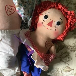 Vintage Raggedy Ann & Raggedy Andy “ I love you “ with hearts dolls .